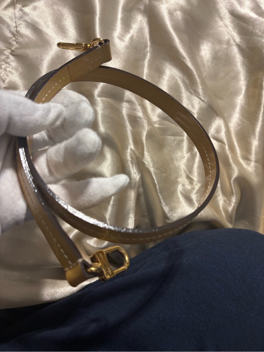 Authentic Louis Vuitton Leather Bag Strap 28” with Gold Hardware new condition - Picture 5 of 8
